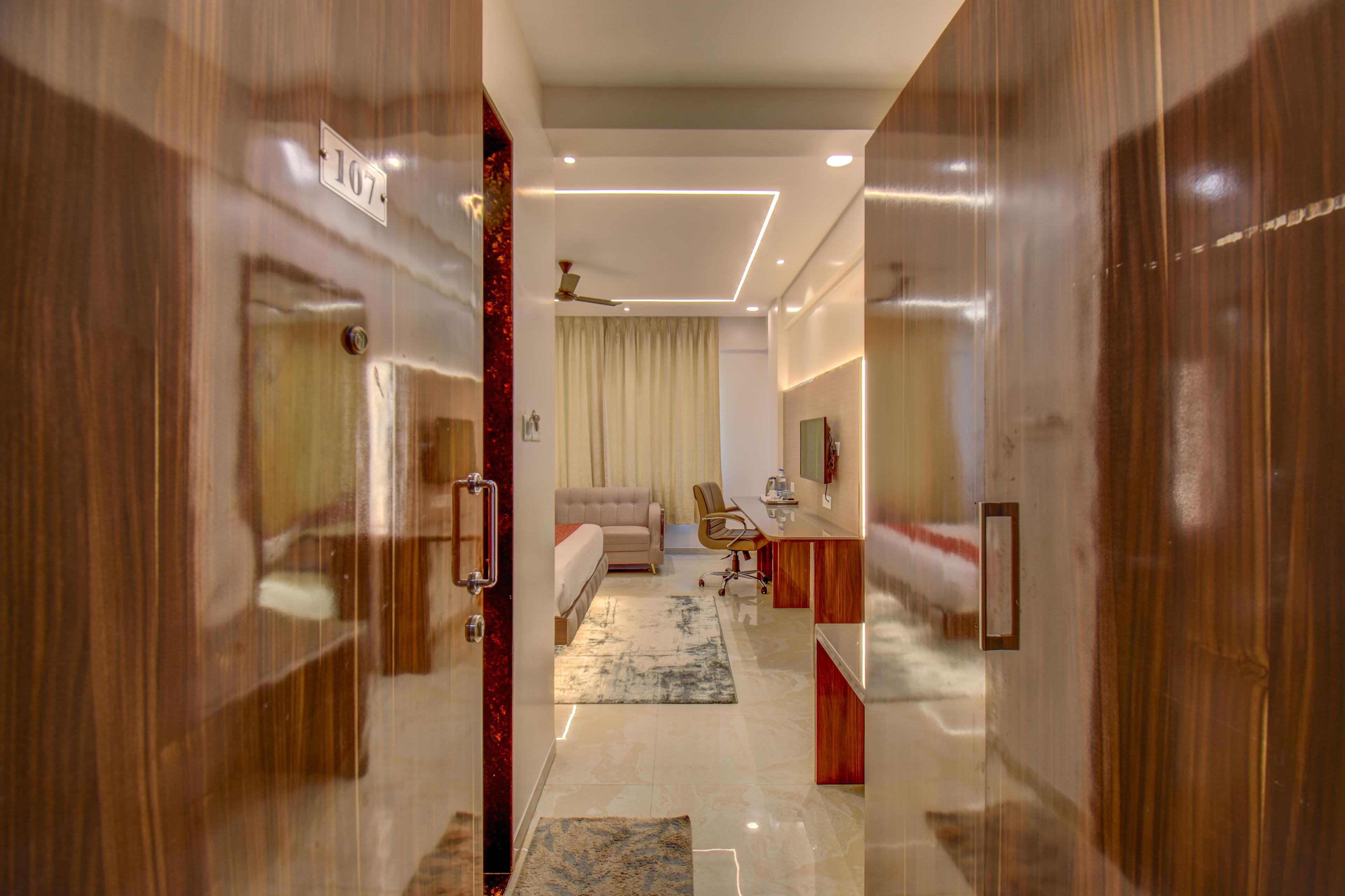 Deluxe Room - Image 3