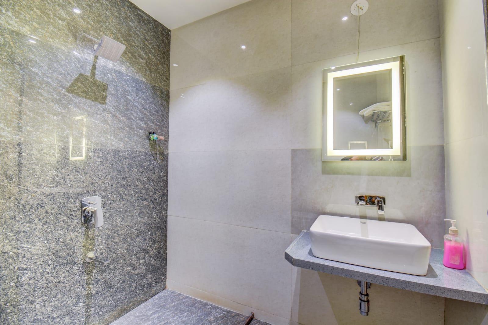 Deluxe Room - Image 5