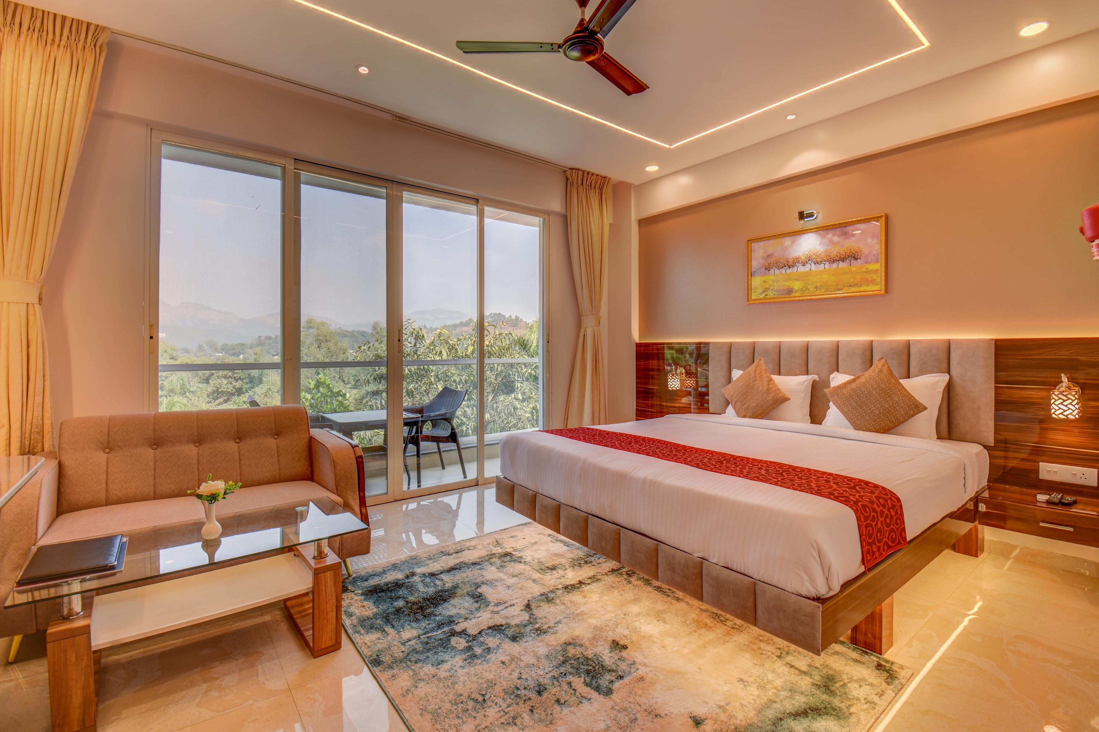 Suite room with bathtub  - Image 1