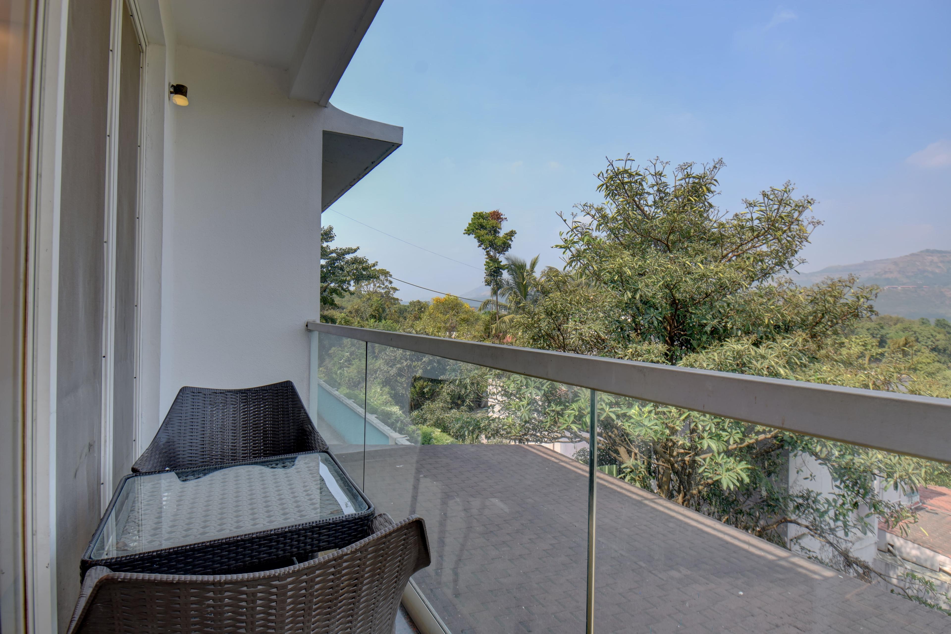 Suite room with bathtub  - Image 3