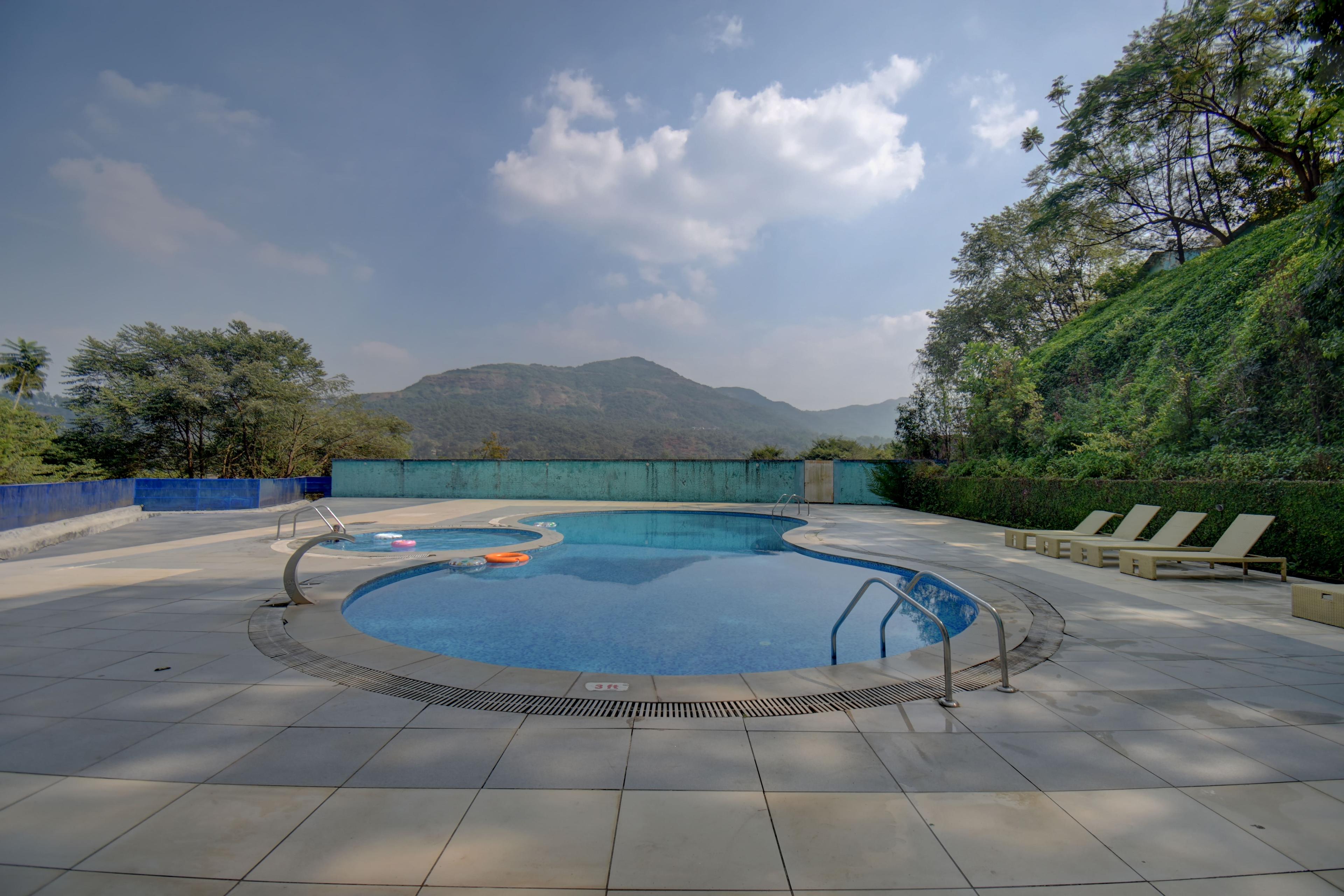 Swimming Pool with Rain Dance